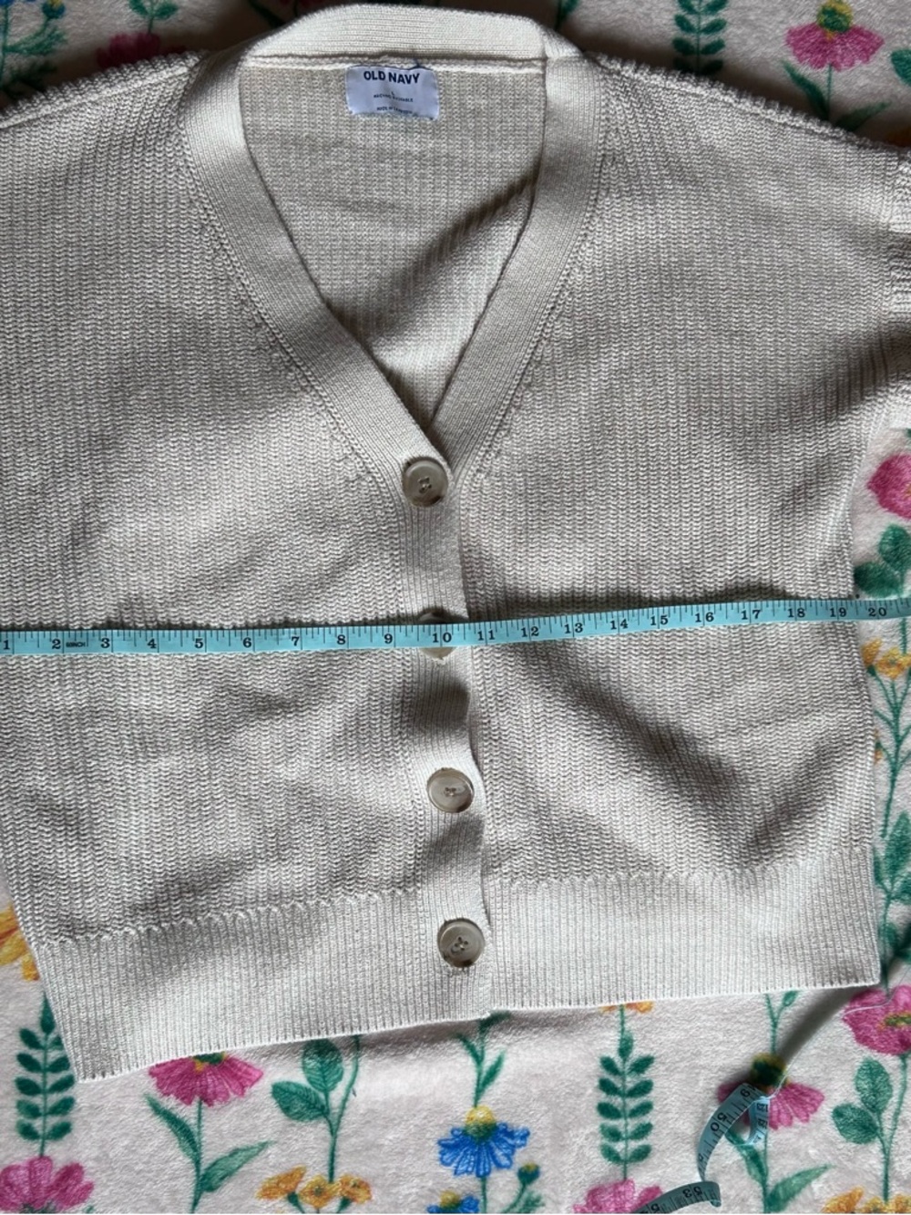 Old Navy Cream Button-Up V-Neck Women's Cardigan - Picture 5 of 6